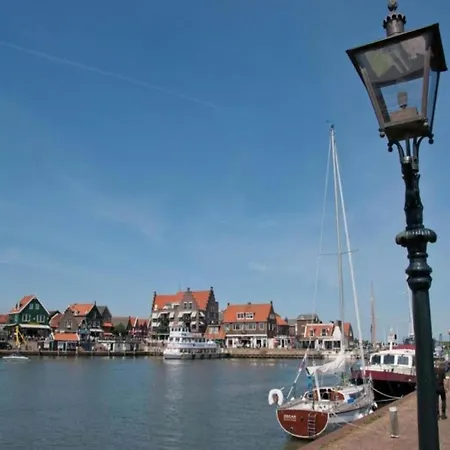 Houseboat In Near Edam, Cleaning Included بوتيل
