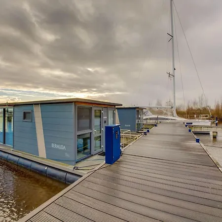 Houseboat In Near Edam, Cleaning Included بوتيل *