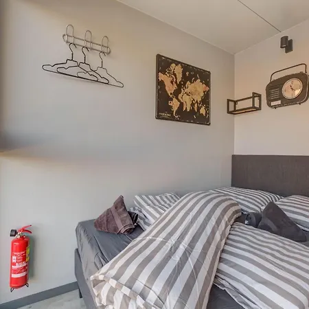 Houseboat In Near Edam, Cleaning Included *