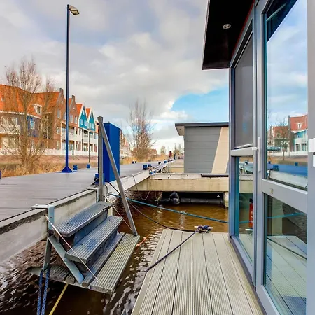 Houseboat In Near Edam, Cleaning Included بوتيل