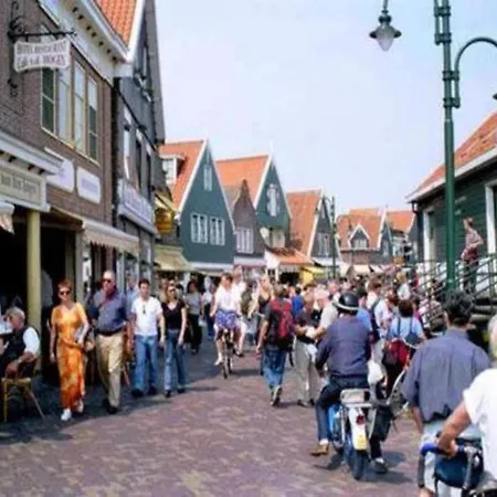 Houseboat In Near Edam, Cleaning Included بوتيل