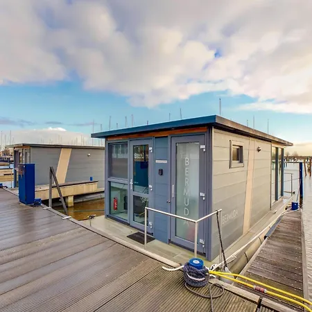 Houseboat In Near Edam, Cleaning Included بوتيل فولُندام